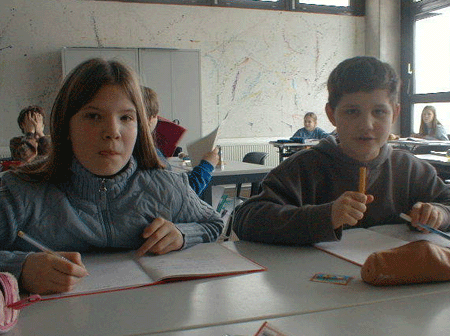 Sch&uuml;lerinnen bei der Arbeit